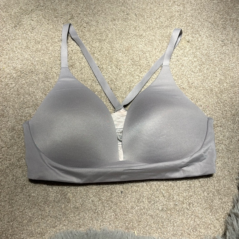 34 D Wireless Lightly Lined Plunge Bra